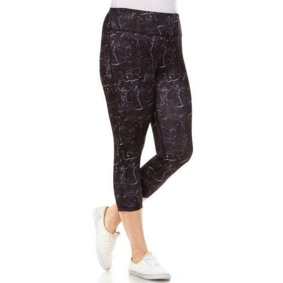 PLUS Black Marble Print Capri Leggings - Picture 2 of 4